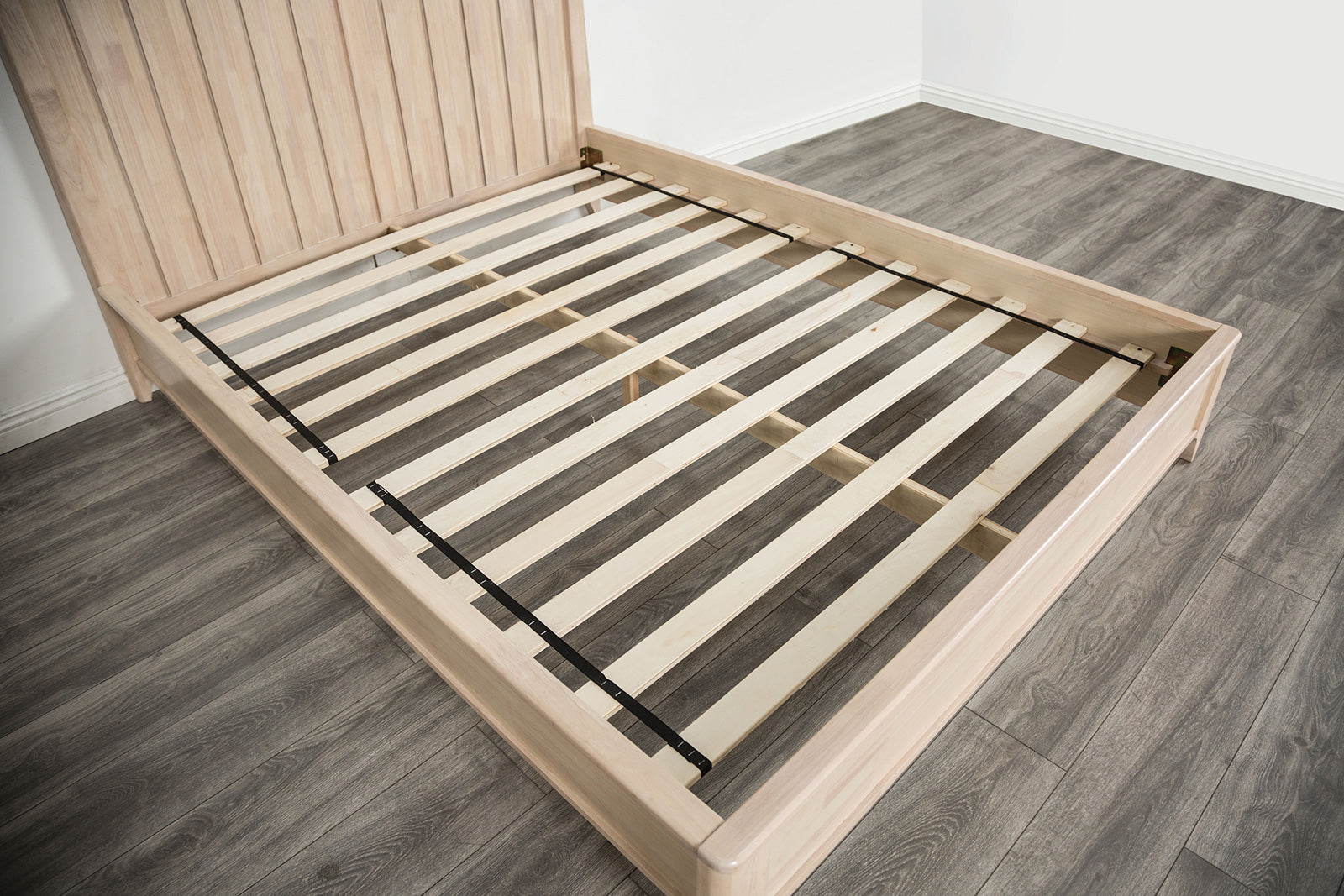 GERVAIS - Queen Bed, White Wash - FM7105WH-Q-BED