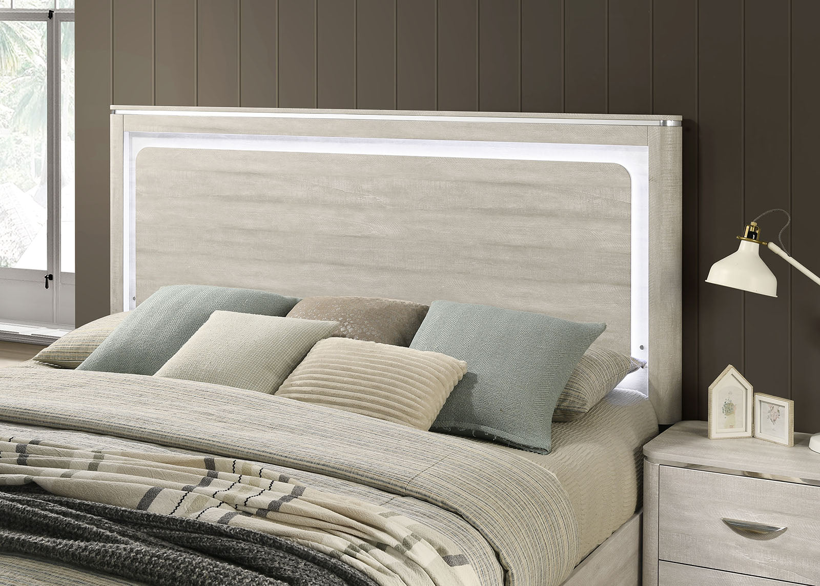 FARSUND - E.King Bed - FM72013LG-EK-BED