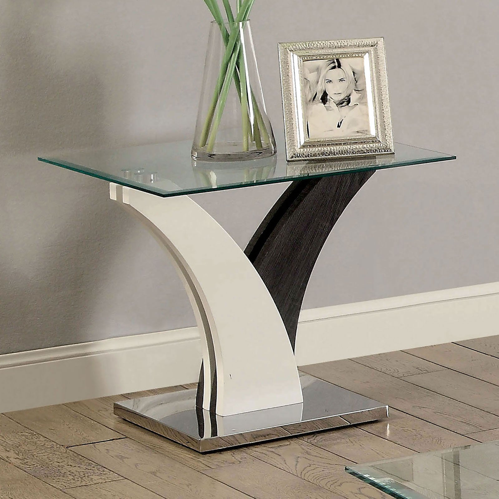 SLOANE - End Table - CM4244E-TABLE