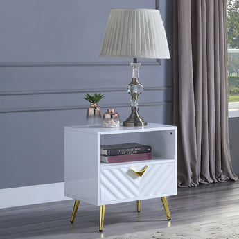 Gaines End Table LV01140
