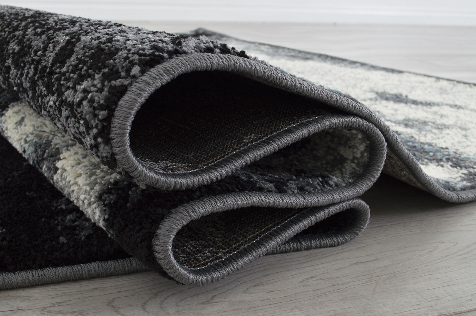 SERANG - 5' X 7' Area Rug - RG5204