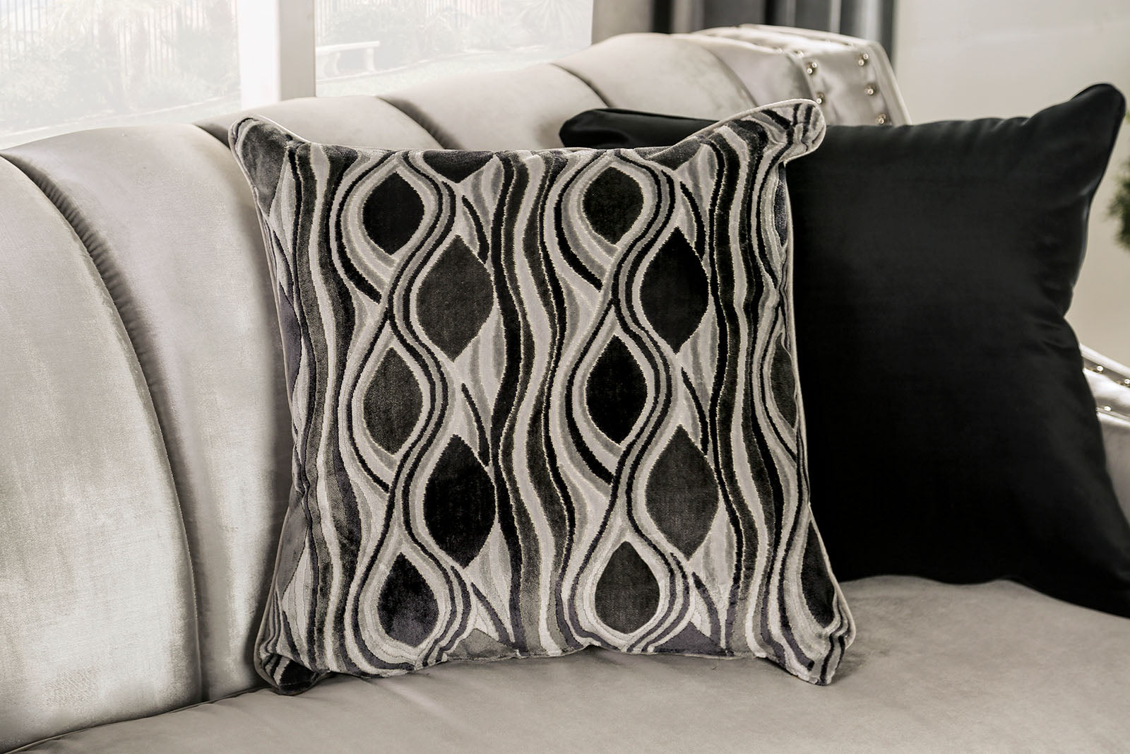 ELICIA - Loveseat - SM2686-LV