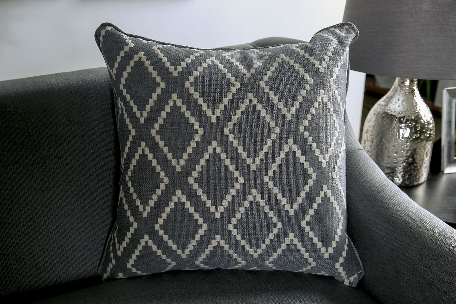 NEFYN - Sofa + Loveseat - SM2670-2PC