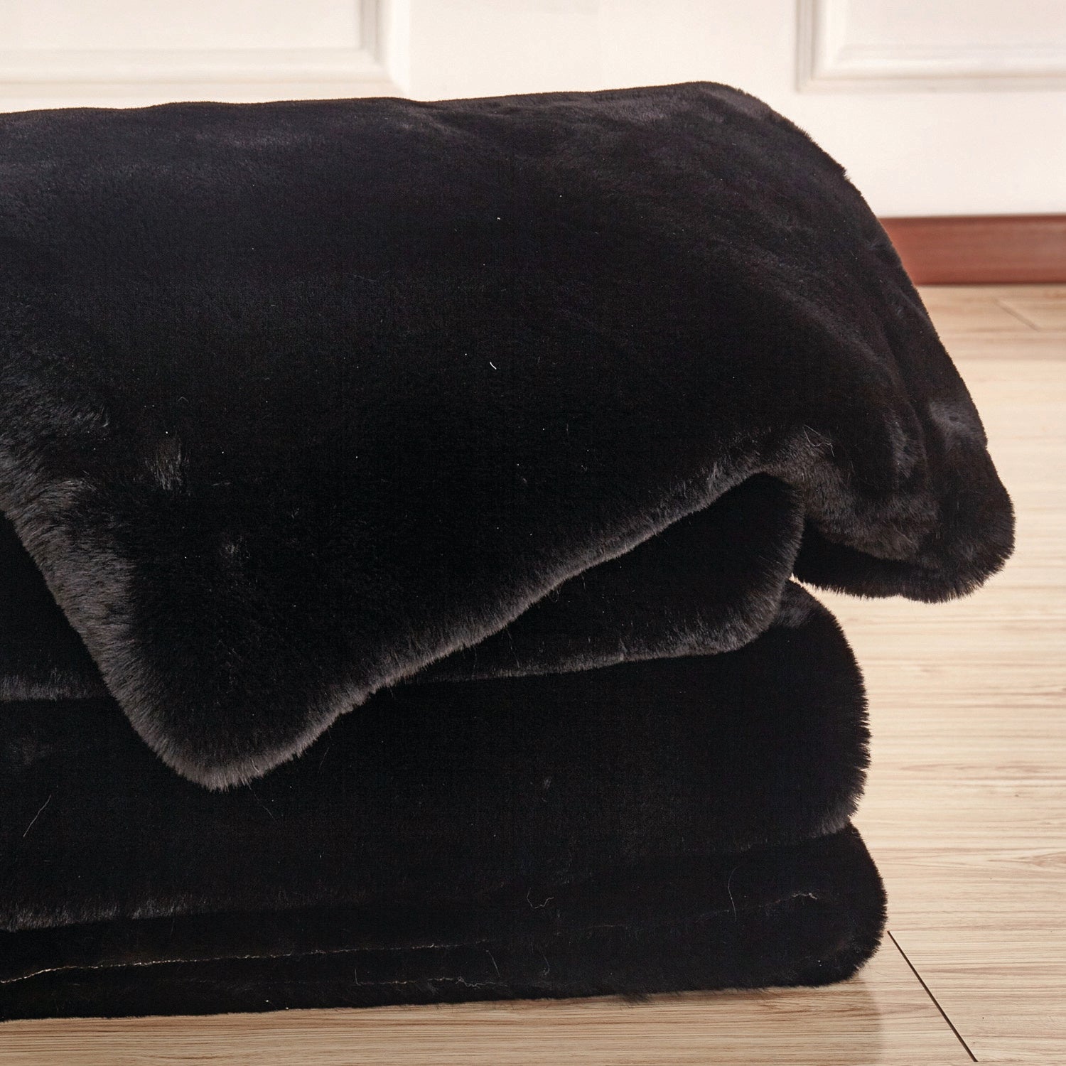 CAPARICA - Throw, Black - TW4139