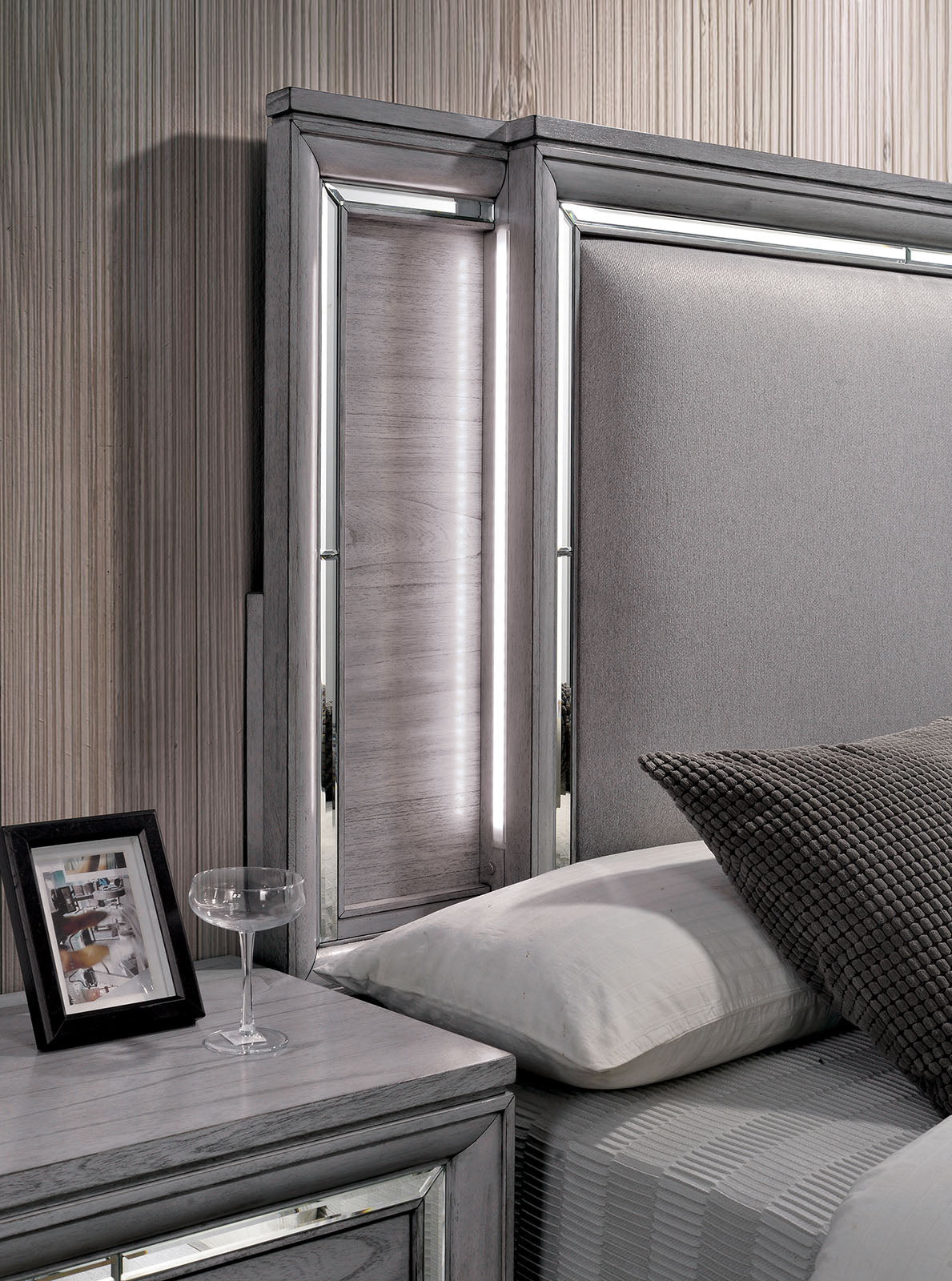 ALANIS - Queen Bed - CM7579Q-BED