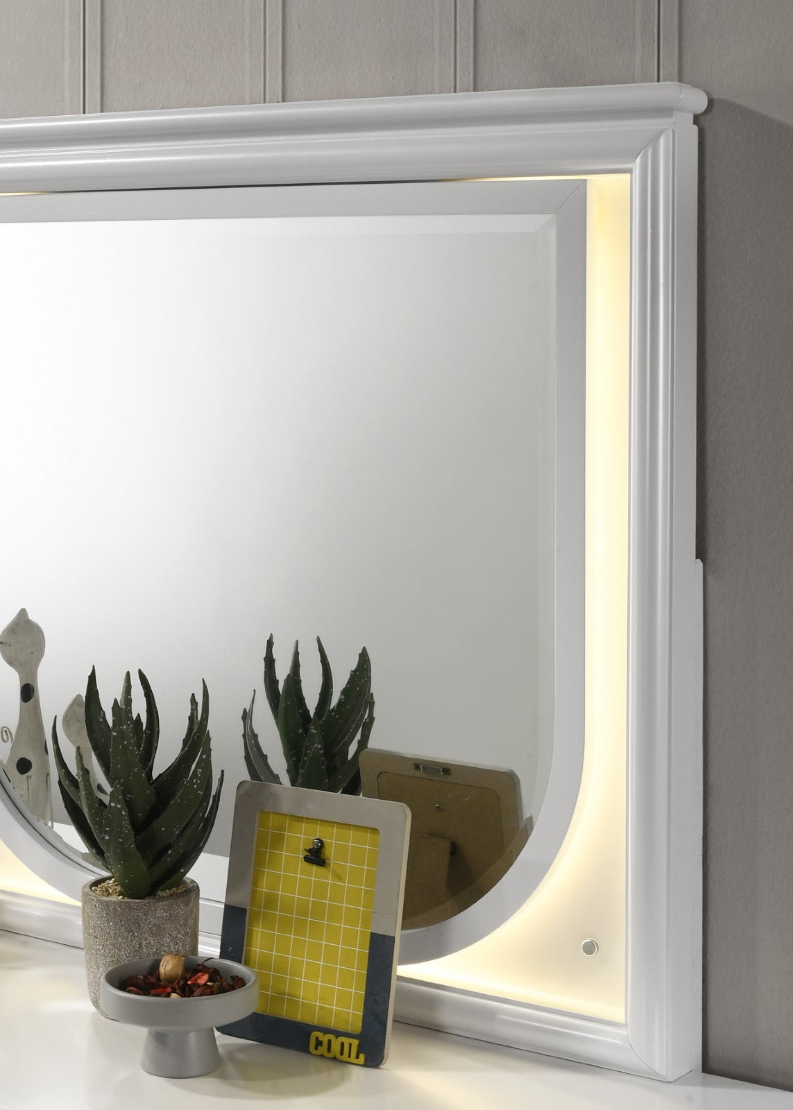LAREINA - Mirror w/ LED, Pearl White - FM72081WH-M