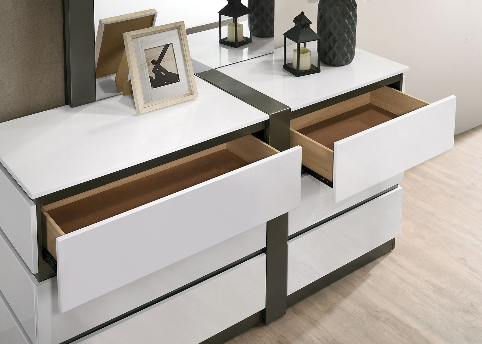 BIRSFELDEN - Dresser, White - FOA7225WH-D
