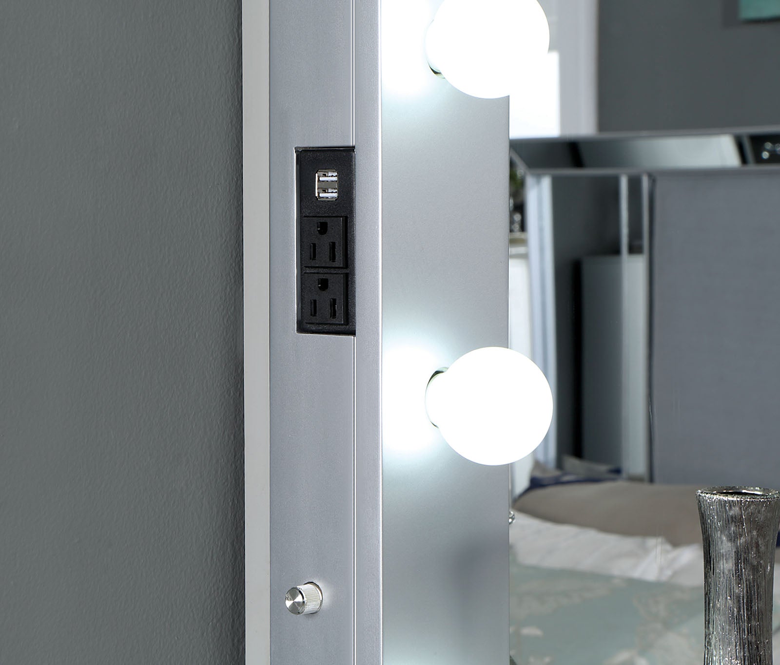 BELLADONNA - Mirror w/ USB - CM7417SV-M