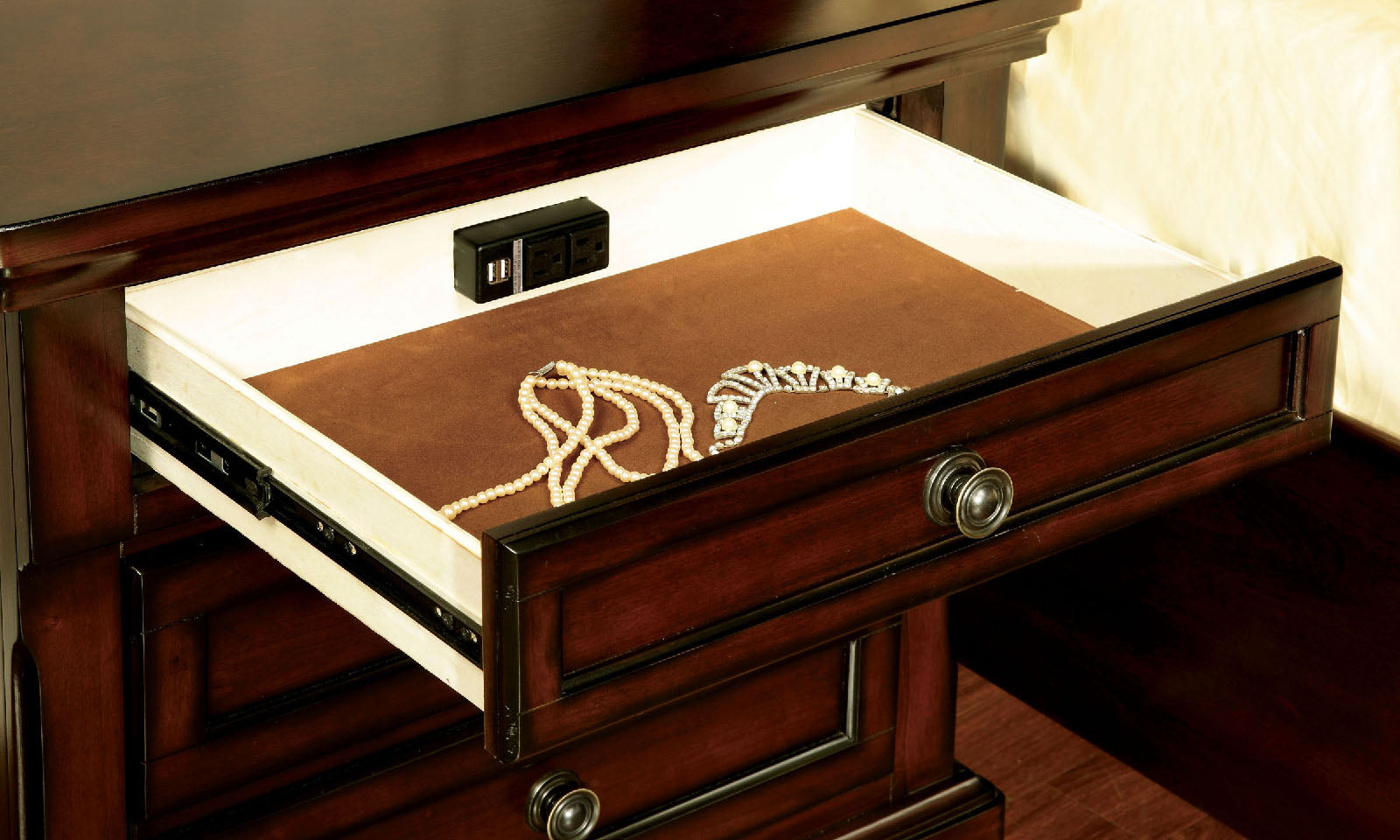 NORTHVILLE - Nightstand w/ USB - CM7682N