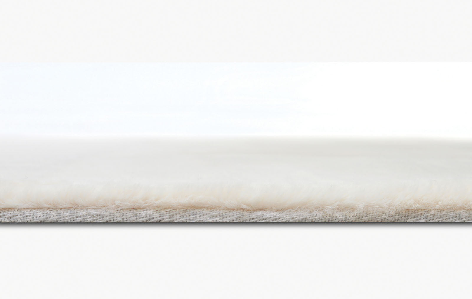 FAMALICA - 5' X 7' Area Rug - RG5137