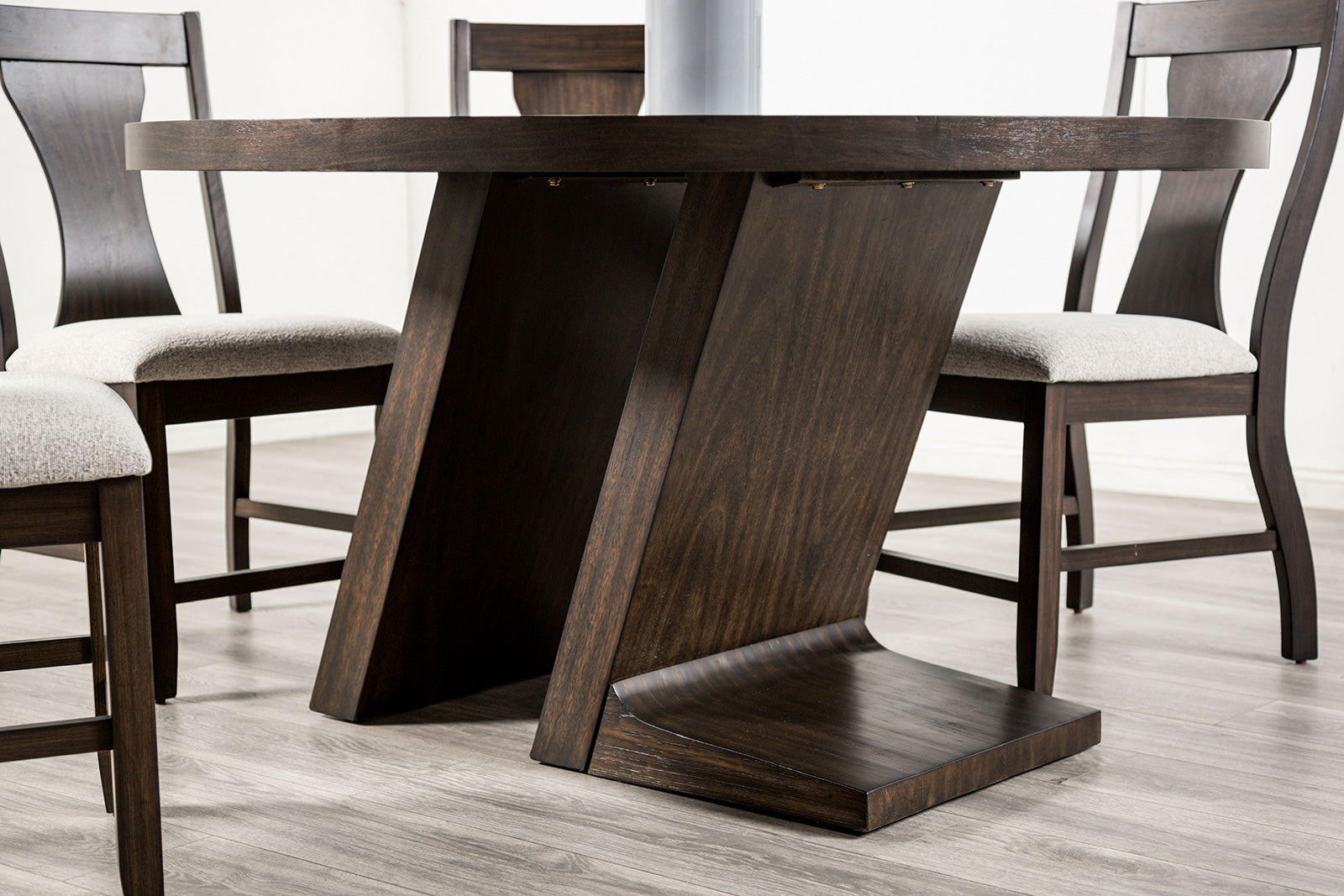 HOLSWORTHY - Round Dining Table - FM3600ES-RT