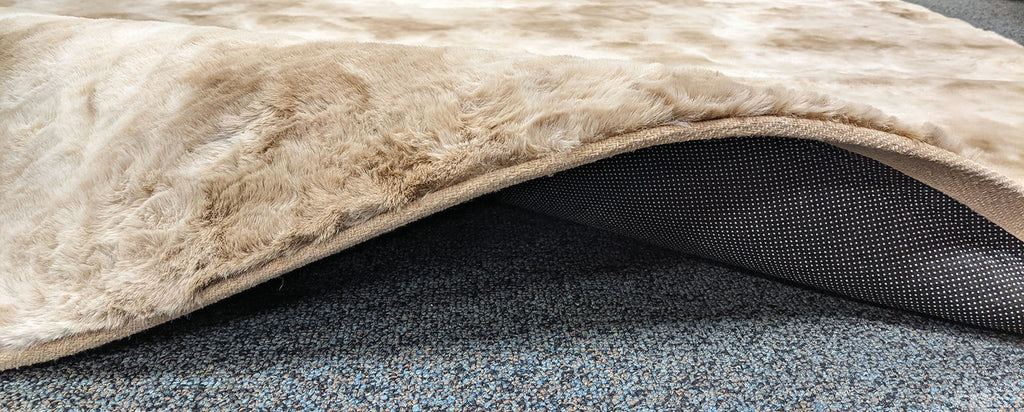 FAMALICA - 5' X 7' Area Rug - RG5134
