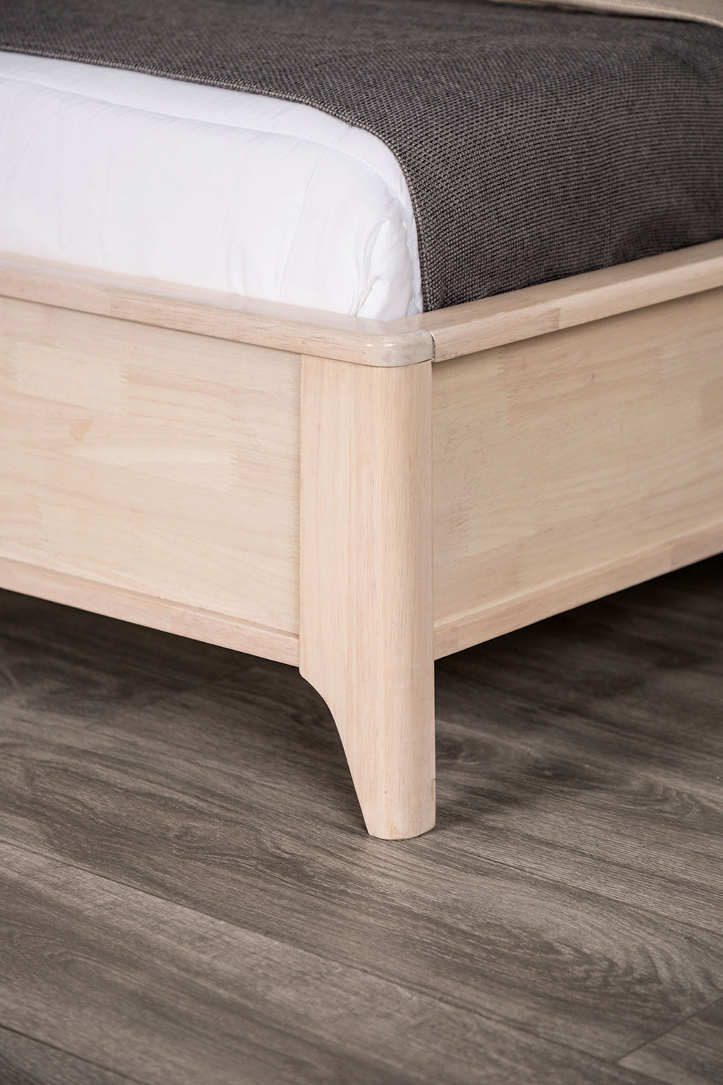 GERVAIS - Queen Bed, White Wash - FM7105WH-Q-BED