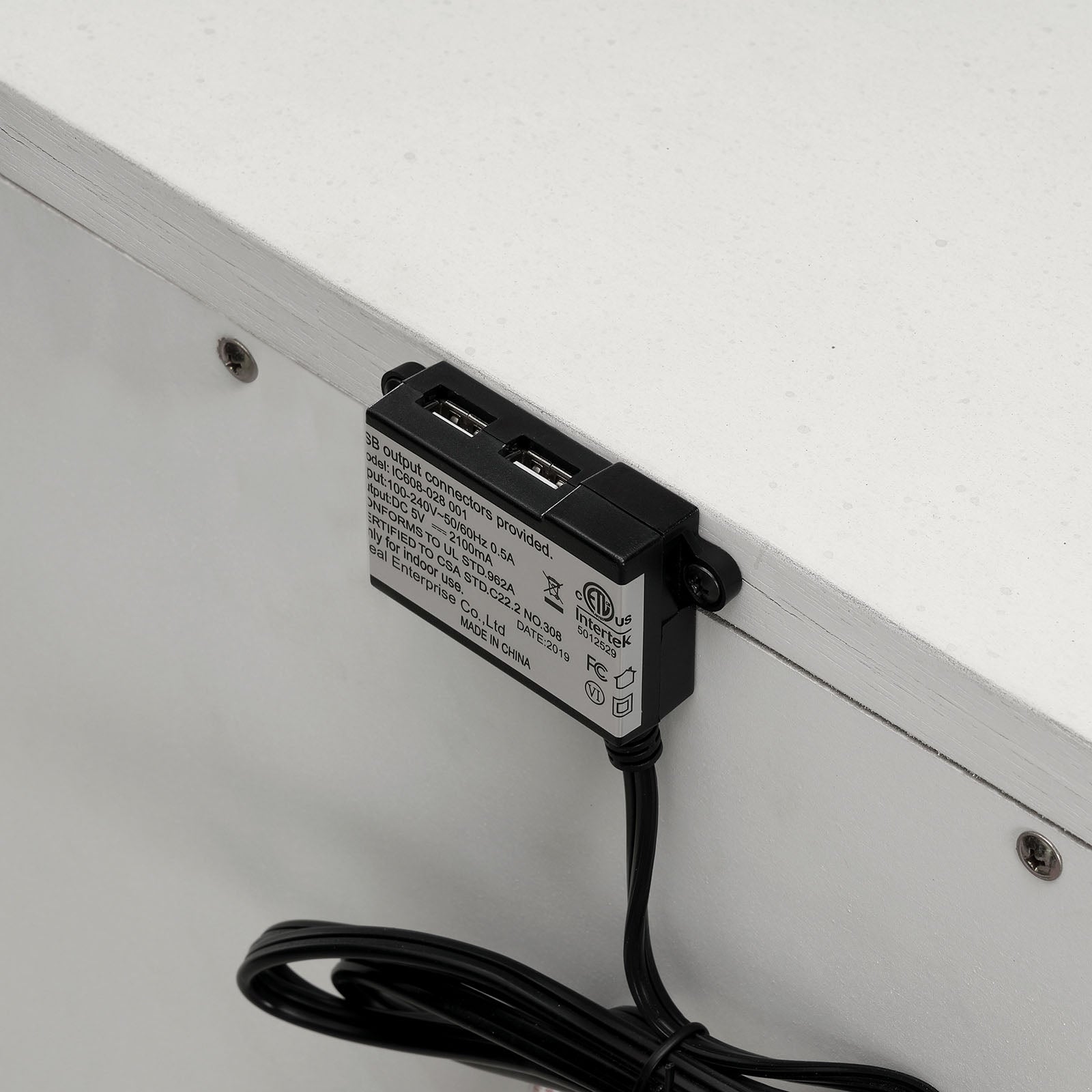 ALECIA - Nightstand w/ USB - CM7458WH-N