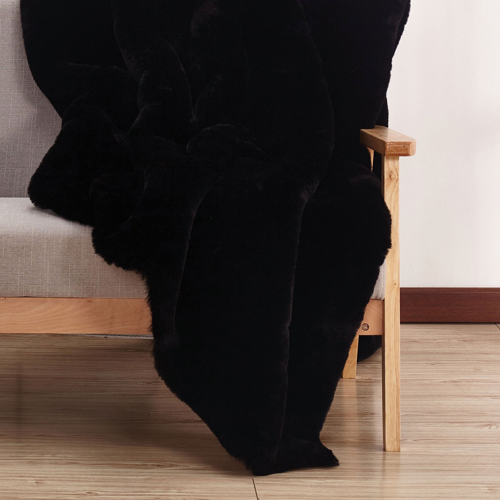 CAPARICA - Throw, Black - TW4139