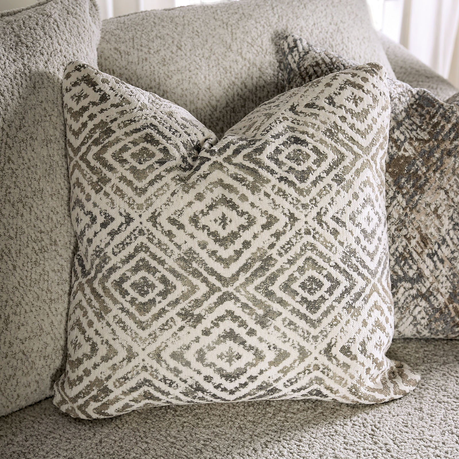 MOORPARK - Loveseat - SM6092-LV