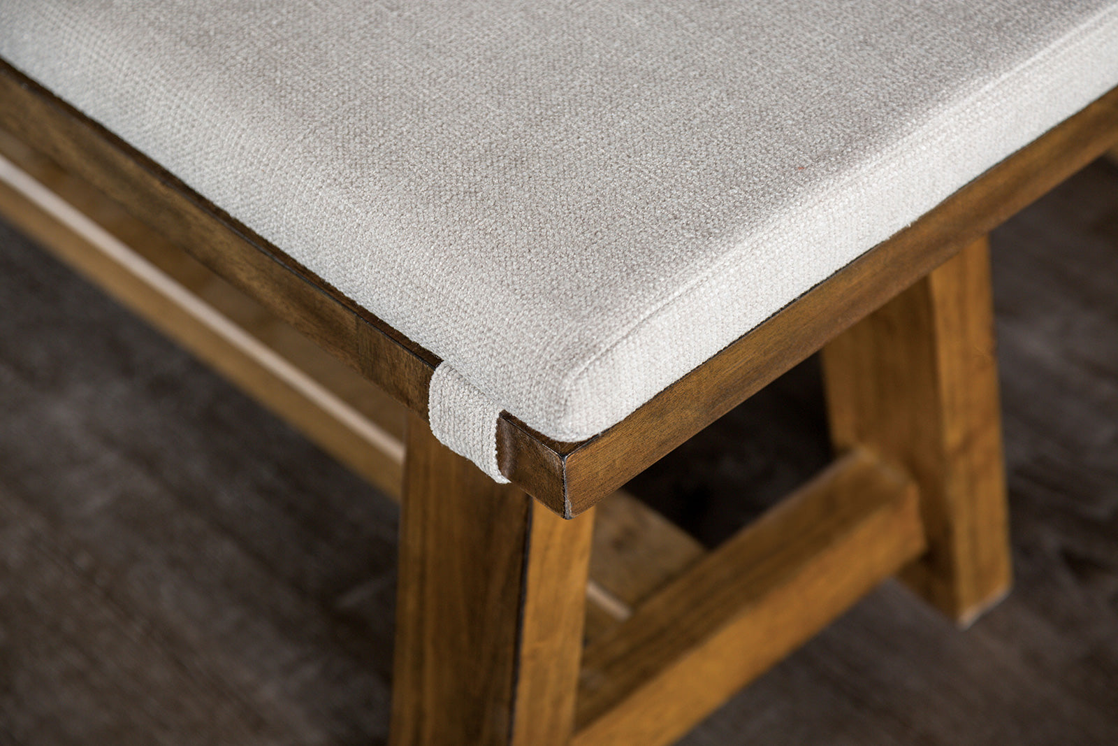 LOSONE - Bench w/ Cushion - FM3422WH-BN