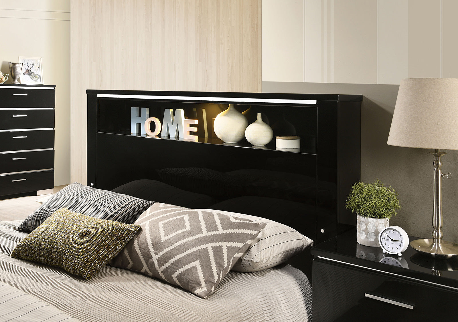 CARLIE - Queen Bed, Black - FOA7039Q-BED