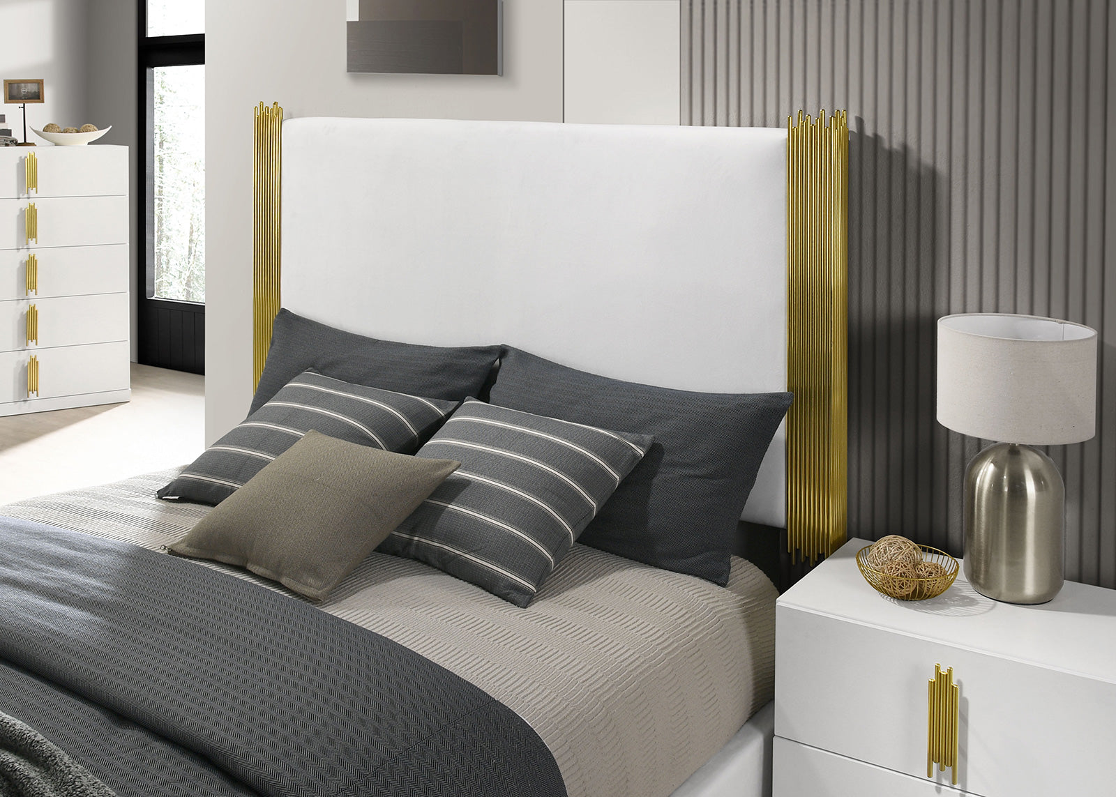 BASILDON - 4 Pc. Queen Bedroom Set - FM7271WH-Q-4PC