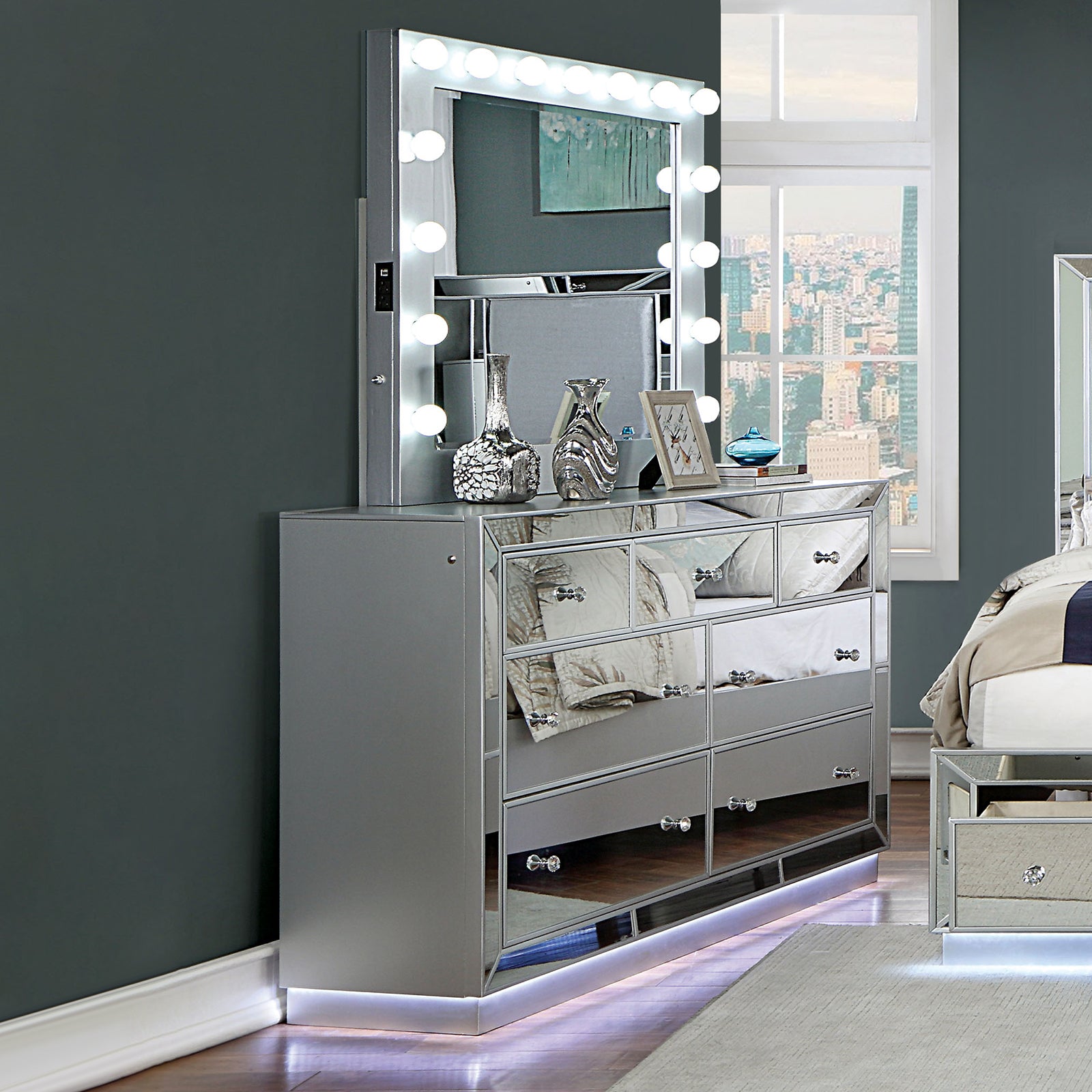 BELLADONNA - Dresser w/ LED - CM7417SV-D