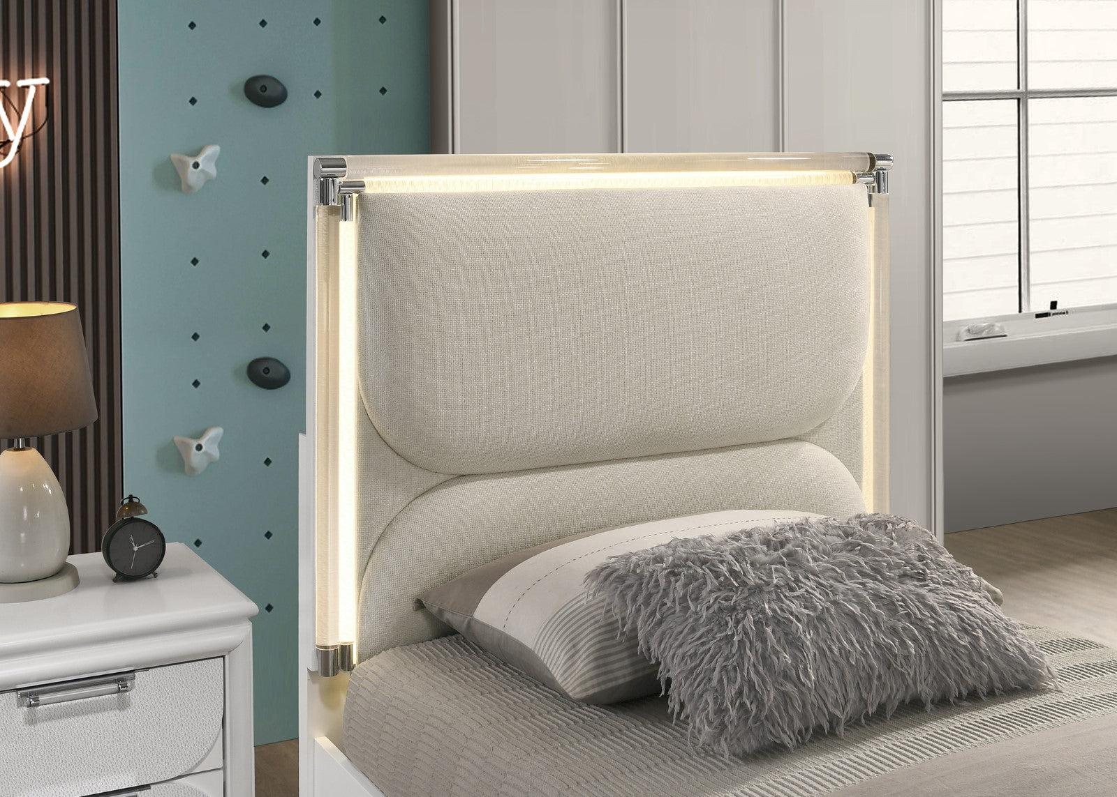 LAREINA - 4 Pc. Full Bedroom Set, Pearl White - FM72081WH-F-4PC