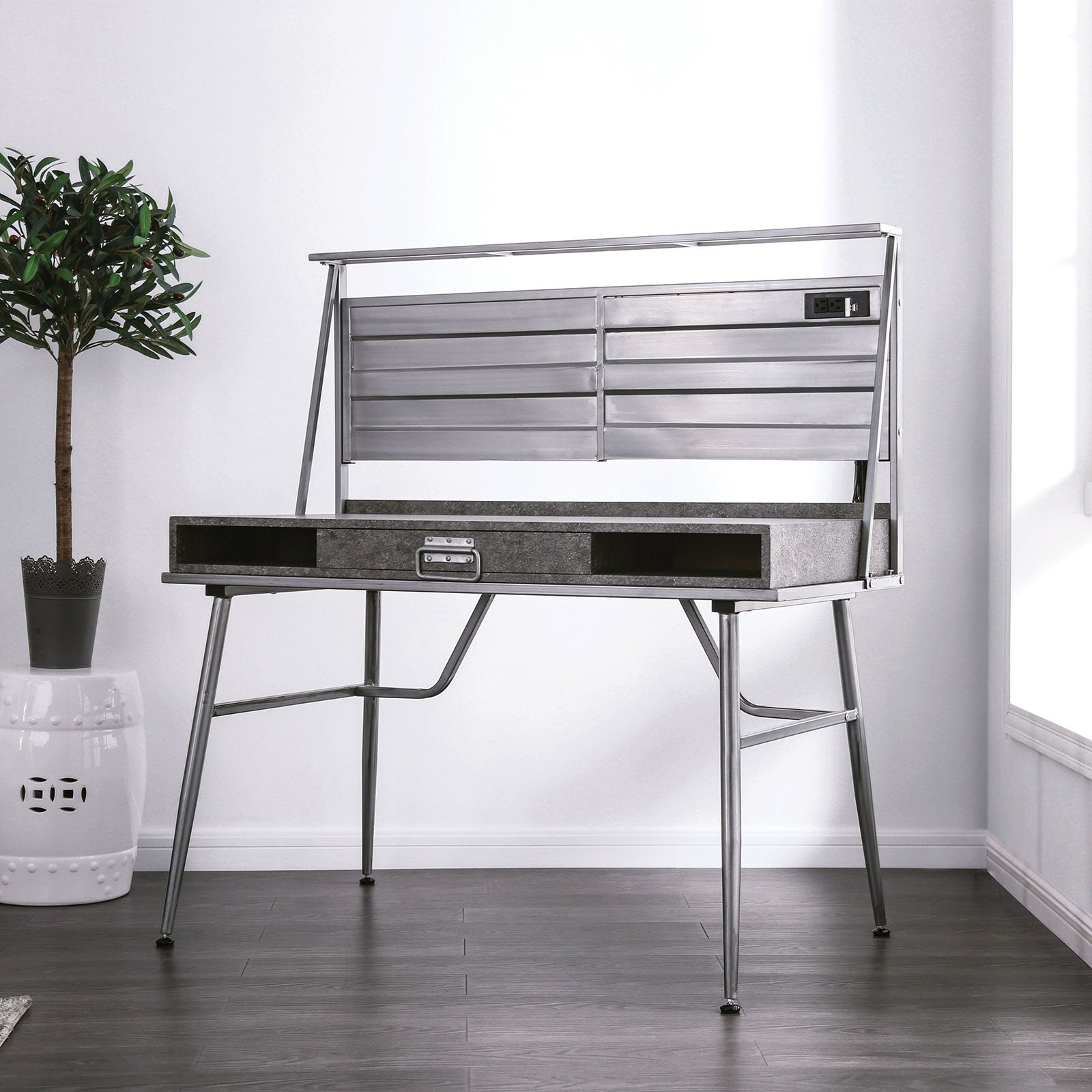 MCCREDMOND - Desk w/ USB - CM-DK5566