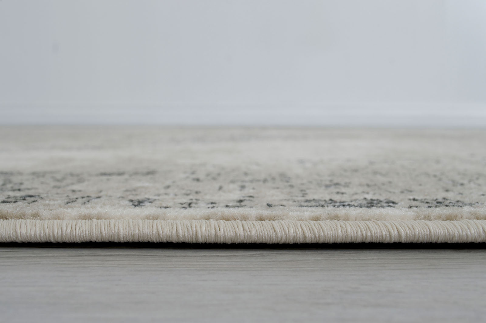 KOZLU - 5' X 7' Area Rug - RG5206