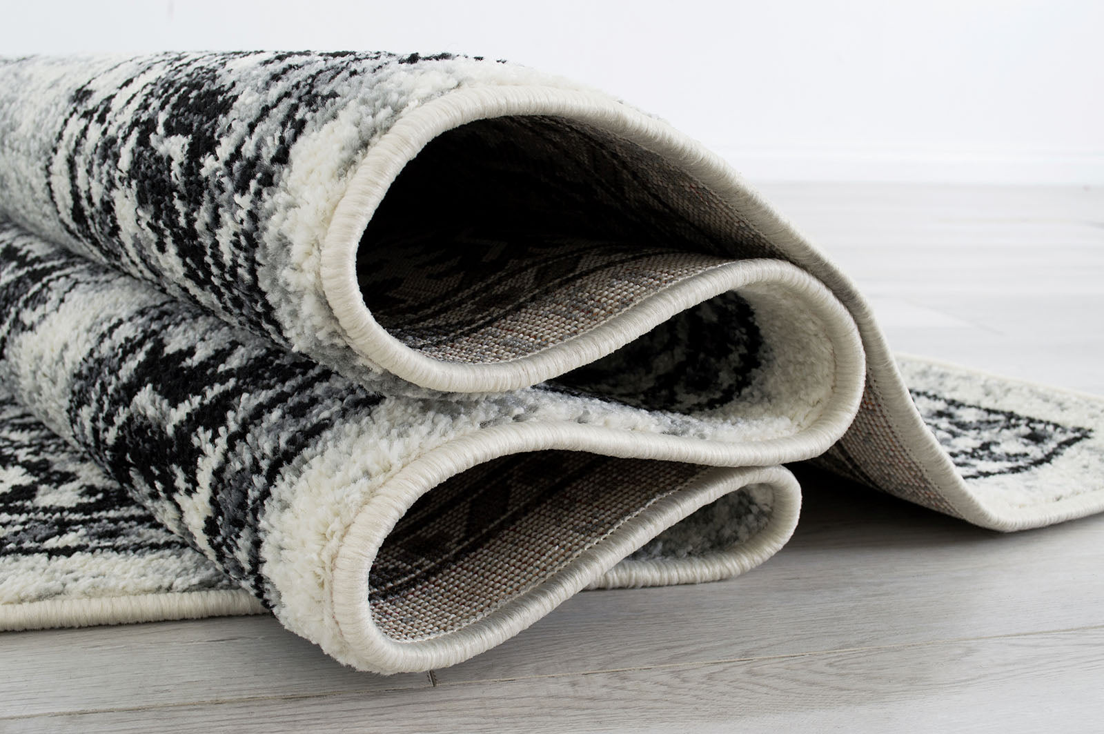 SERANG - 5' X 7' Area Rug - RG5203