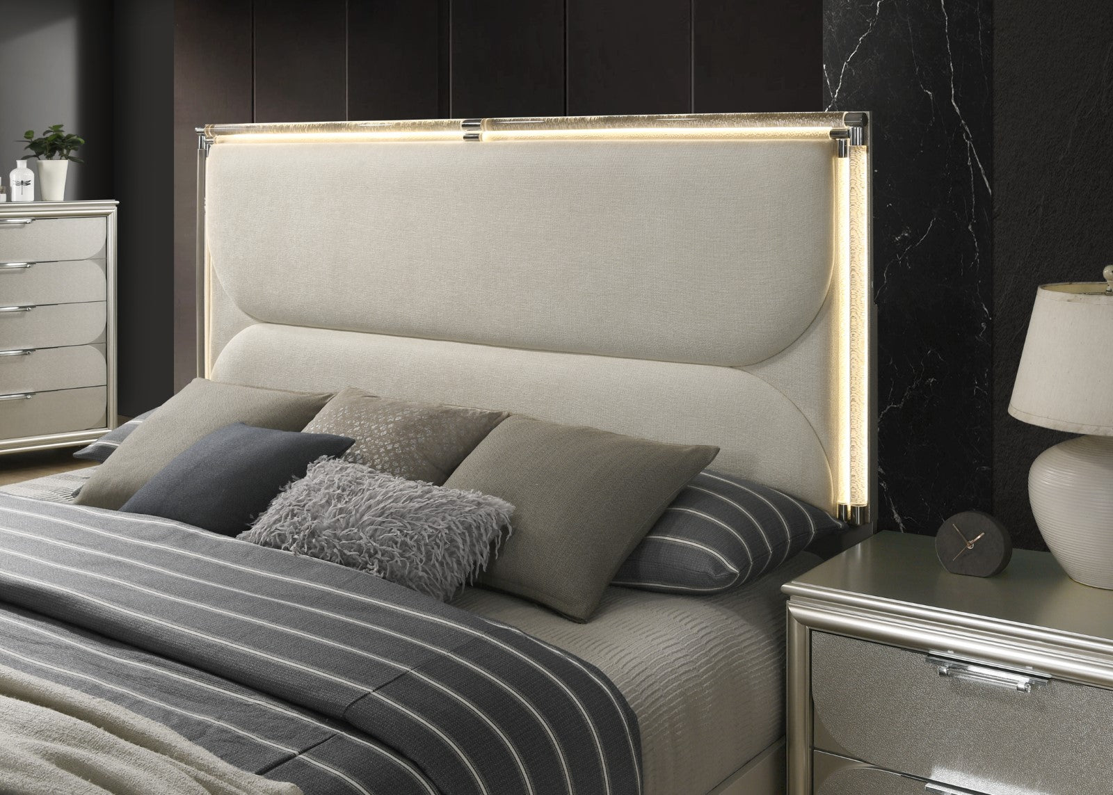 SHERIDAN - 4 Pc. Queen Bedroom Set - FM72080SV-Q-4PC