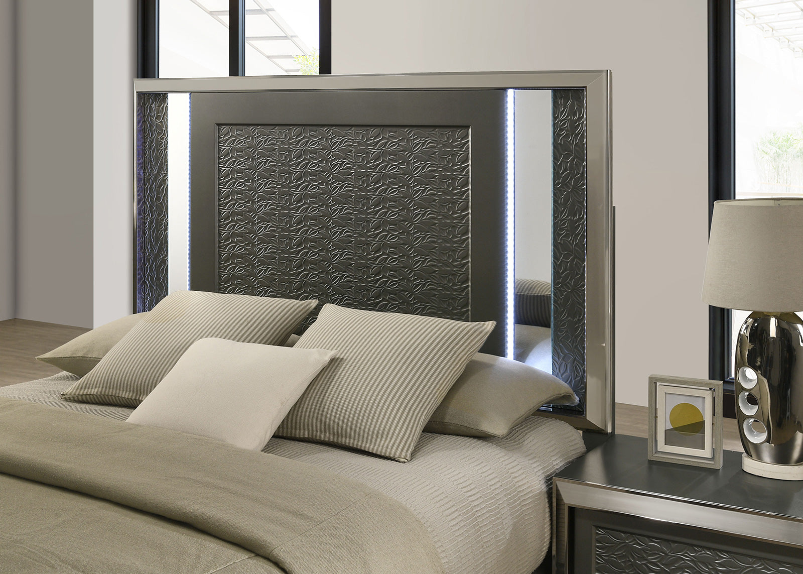 LEYLAND - 4 Pc. Queen Bedroom Set - FM7252DG-Q-4PC