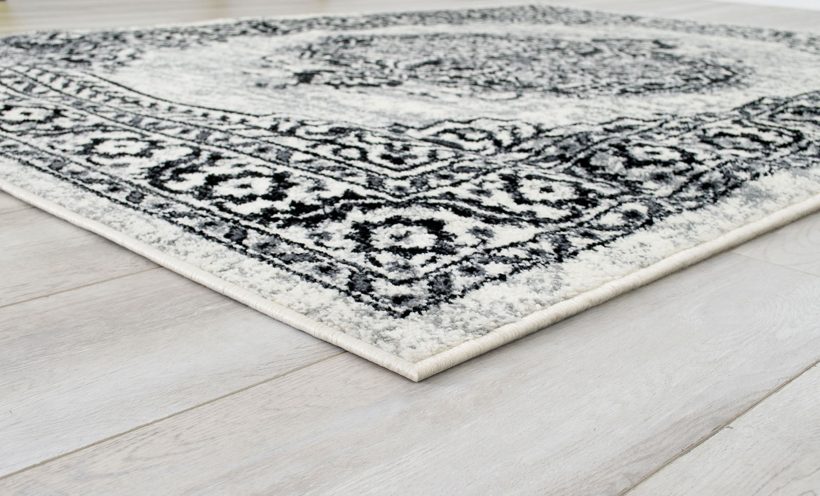 SERANG - 5' X 7' Area Rug - RG5203
